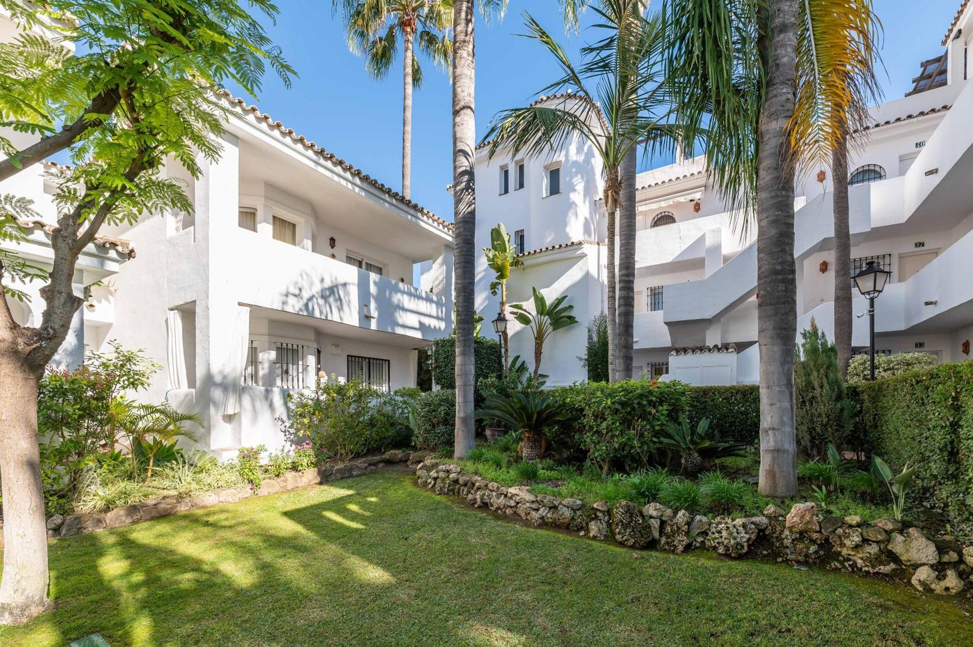 Cozy Pearl In Puerto Banus Marbella